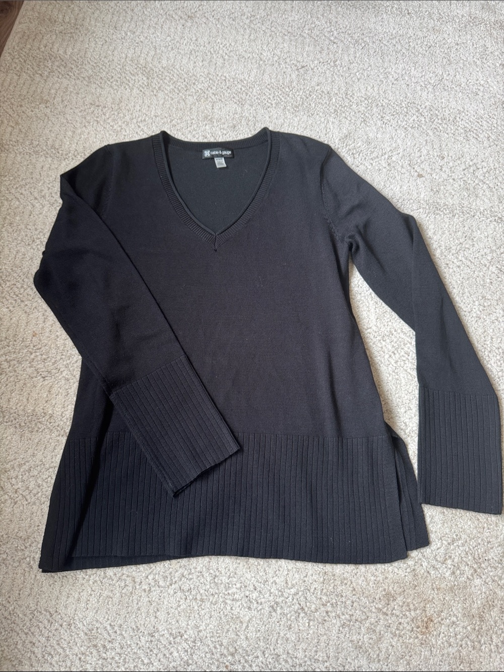 Cable & Gauge Black V-Neck Long-Sleeve Ribbed-Hem Sweater